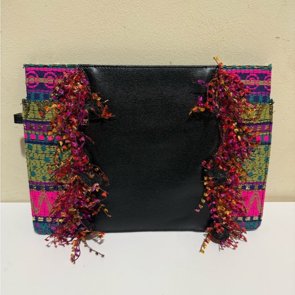 Thale Blanc Multi Collared Patterned Clutch with Black Accents